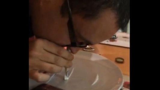 Escándalo por el video del cura británico tomando cocaína