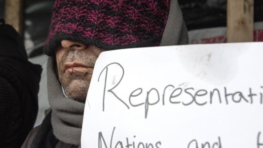 Refugiados se cosieron la boca en la "Jungla de Calais"