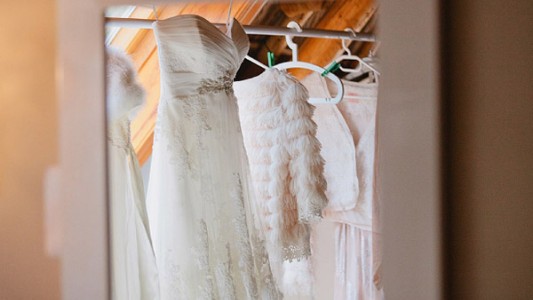 Le robaron del auto el vestido de novia a un mes de su boda