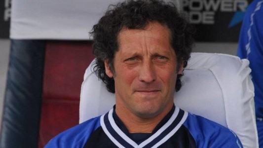 Hinchas de Gimnasia quieren que "se vayan todos" los dirigentes y que vuelva Troglio