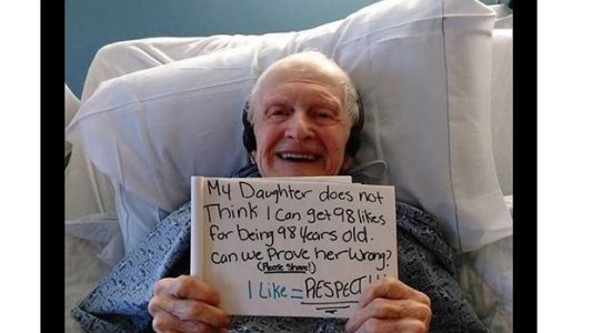 Un abuelo pidió 98 me gusta por sus 98 años y se volvió viral