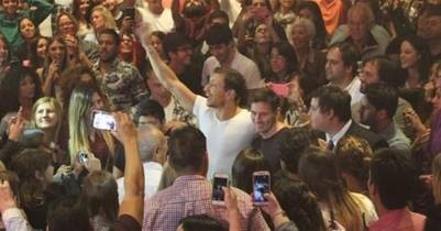 Messi fue al teatro a ver a su amigo Nicolás Vázquez