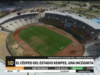 El estado del campo de juego del Estadio Mario Alberto Kempes