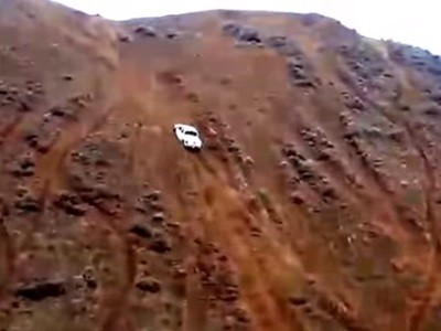 #EsViral La camioneta que sube la montaña