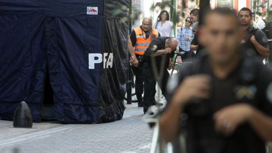 El hombre que mató a un peatón en el microcentro está mencionado en la causa del triple crimen