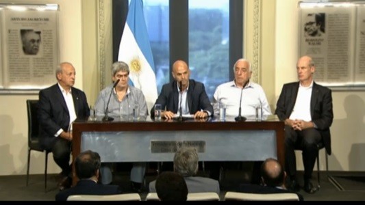 El Gobierno anunció un aumento del 100 por ciento en colectivos y trenes