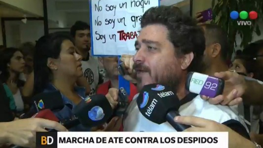 Masiva manifestación y protestas de estatales en rechazo a los despidos