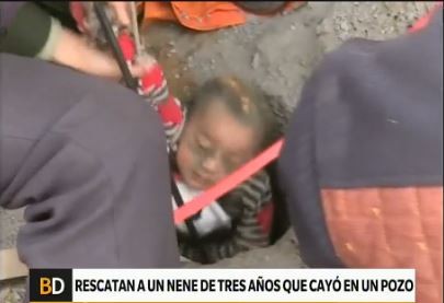 Rescataron a un nene de 3 años que había caido en un pozo de 90 metros