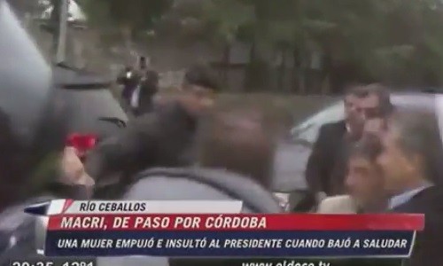 video: una mujer increpó a Macri en Córdoba