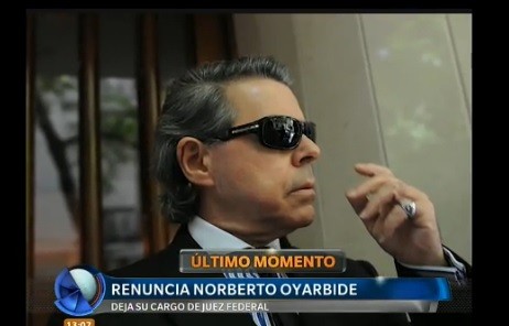 Oyarbide anunció que renuncia a su cargo