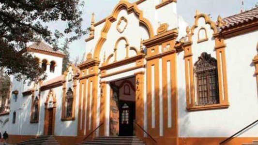 Murió al caer dentro de una tumba cuando caminaba por un cementerio