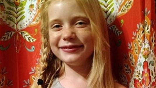 Tiene 9 años, cubrió un asesinato por Internet y le recomendaron "jugar con muñecas"