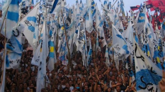 El kirchnerismo prepara una movilización para recibir a CFK