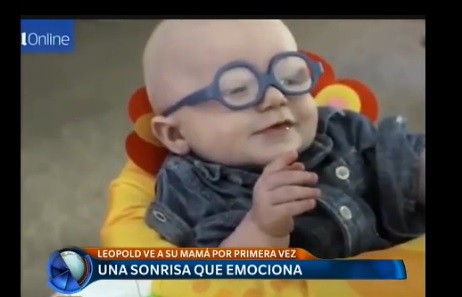 Video: la sonrisa del bebé que pudo ver por primera vez a los 4 meses