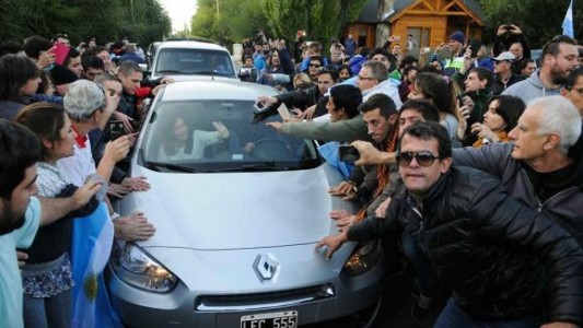Fotos: Así salía Cristina Fernández de Kirchner rumbo al aeropuerto de El Calafate