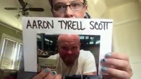 Una mujer grabó un crudo video en el cual explica la doble vida de un pedófilo