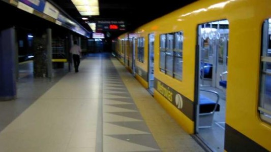 Metrodelegados bloquean la circulación de la línea C de subte