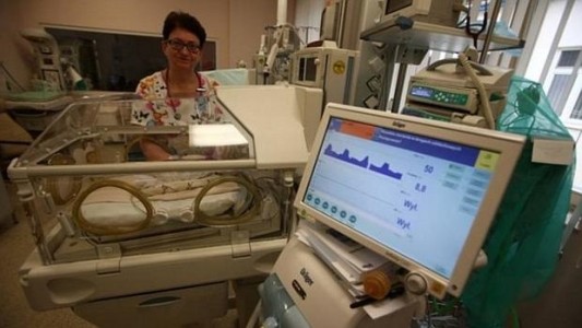 Dieron de alta al bebé nacido de una madre con muerte cerebral