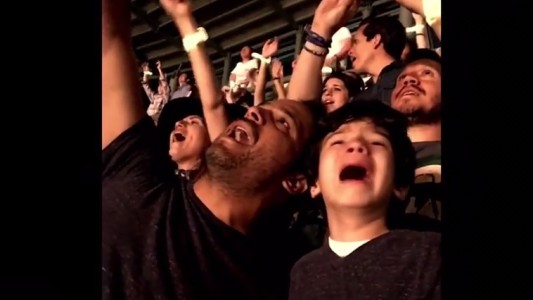 #EsViral El conmovedor video del niño autista que fue a ver el show de Coldplay