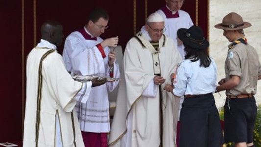 El papa Francisco, a los jóvenes: "La felicidad no es una app que te podés descargar del teléfono"