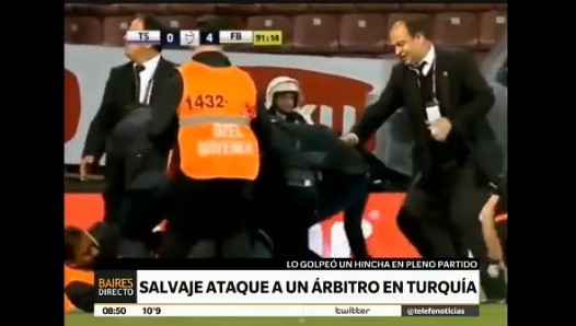 Brutal ataque a un árbitro de fútbol en Turquía