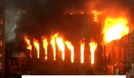 Un infierno en pleno Manhattan: se incendió la catedral ortodoxa