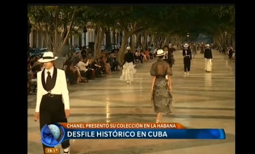 Desfile histórico en Cuba