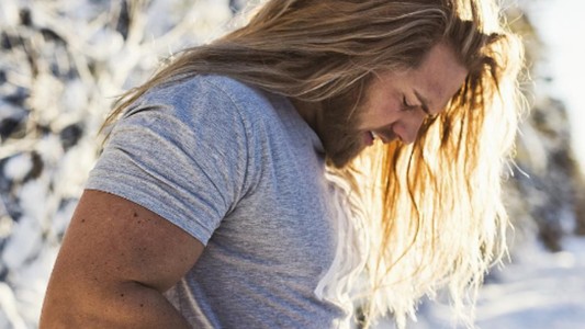 El sexy marino "vikingo" que despierta suspiros en Instagram