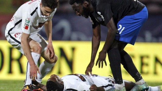 Rumania: muriò un jugador de fútbol camerunés en pleno partido