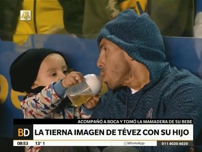 La tierna imagen de Tévez con su hijo
