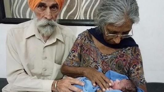 India: una mujer tuvo un bebé a los 70 años