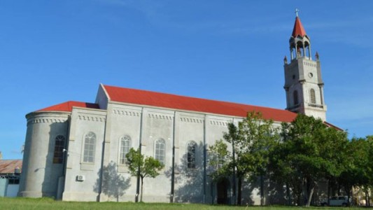 Escándalo en un pueblo de Entre Ríos: un joven cura dejó embarazada a una mujer y fue apartado de la iglesia