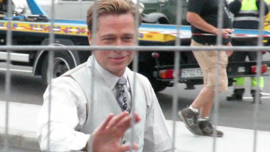 Video: Brad Pitt salvó a una nena de ser aplastada por una multitud de sus fans