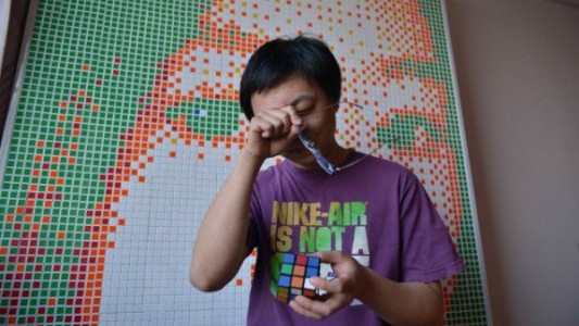 Le hizo un retrato con 846 "cubos mágicos", pero no logró conquistar a su amada