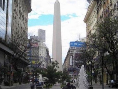 Jueves fresco con cielo parcialmente nublado y máxima de 16 grados