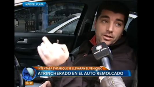 Atrincherado en el auto remolcado