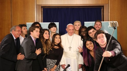 El Papa se reunió con 11 youtubers