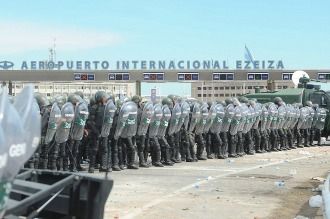 Incidentes en Ricchieri: Gendarmería desalojó el corte que bloqueaba el ingreso a Ezeiza