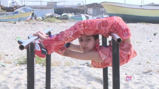 El sorprendente 'niño araña' palestino quiere romper todos los récords Guinnes con sus contorsiones