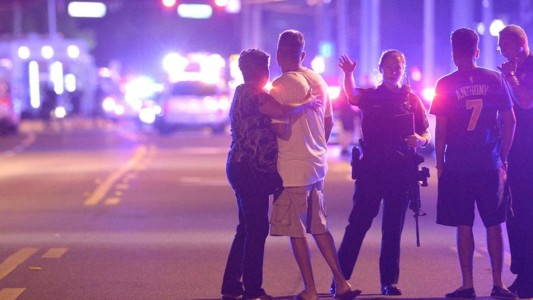 Masacre en EE.UU.: al menos 50 muertos en un bar de Orlando
