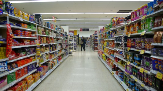 Rosario: polémica por la ley que busca cerrar los supermercados los domingos