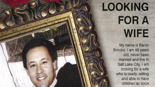 Un hombre puso un aviso en el diario para buscarle esposa a su hijo de 48 años