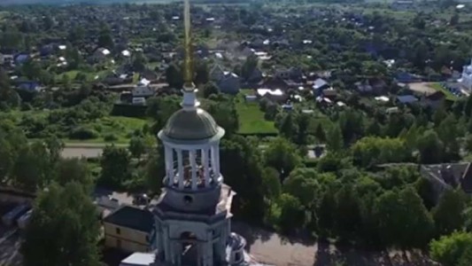 Un drone captó a una pareja teniendo sexo en una iglesia
