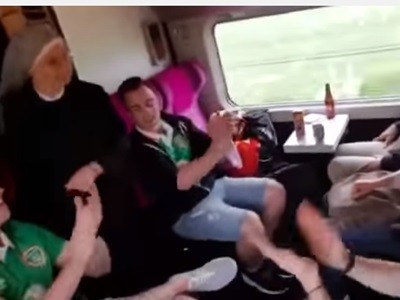 #EsViral Otra de los holligans irlandeses, ahora cantando el "Padre Nuestro"