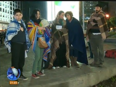 Frazadas y velas contra el aumento en las tarifas