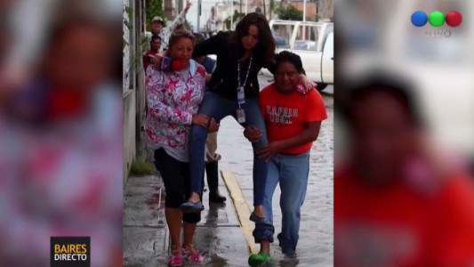 Despidieron a la periodista que cubría las inundaciones en México y se movilizó a upa de inundadas