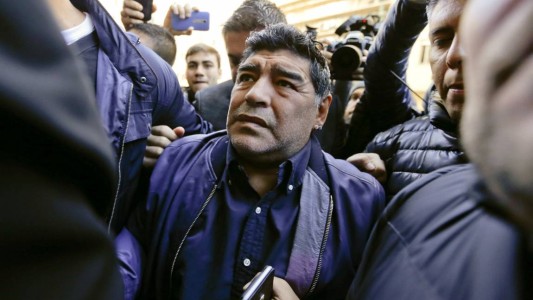 "Me voy caliente", dijo Maradona al salir de la AFA