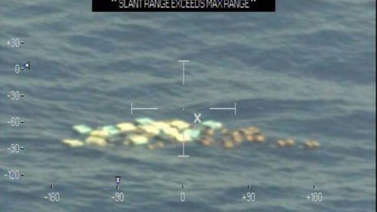La Marina mexicana encuentra casi una tonelada de cocaína flotando en altamar