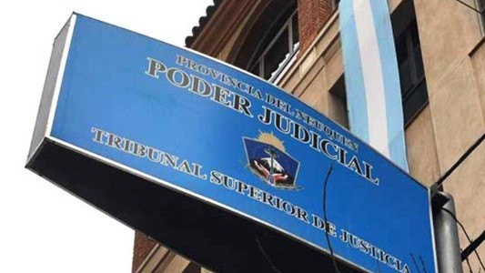 Condenan a un hombre a indemnizar a su hija por no haberla reconocido