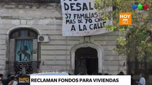 Se movilizan los habitantes de un edificio tomado en Boedo